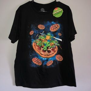 Men’s black graphic t-shirt